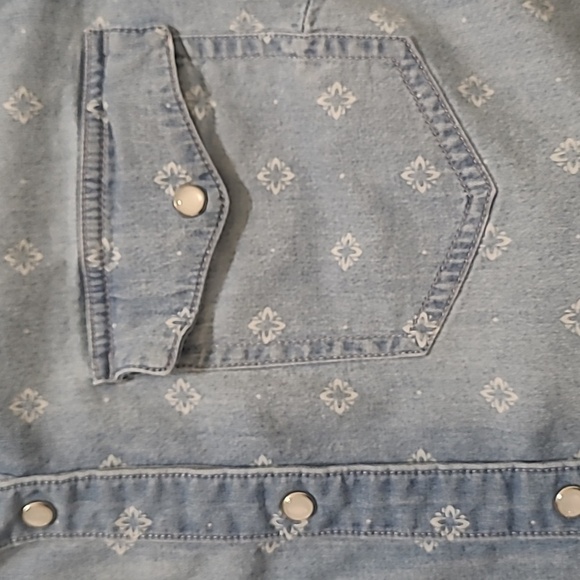 Tahari faded pearl snap long sleeve  denim jean shirt - Picture 4 of 6